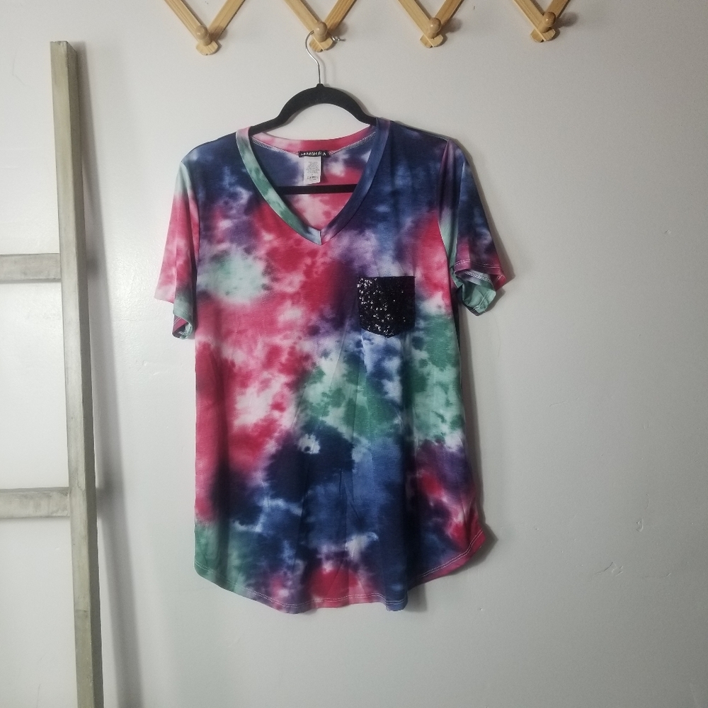 NWOT HEIMISH USA WOMEN'S TIE-DYE V-NECK SEQUIN POCKET BLOUSE SIZE LARGE